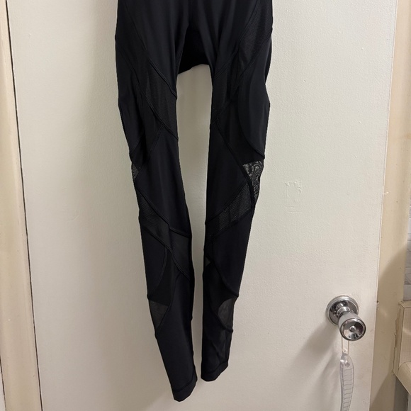 Lululemon mesh leggings - Picture 2 of 3